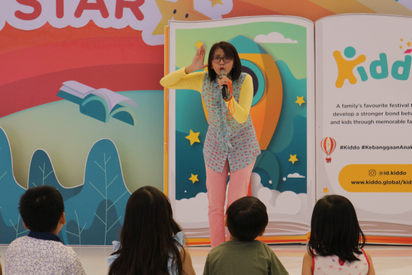 Mendengarkan Dongeng Kejutan dari AyoDI di Kiddofest 2019