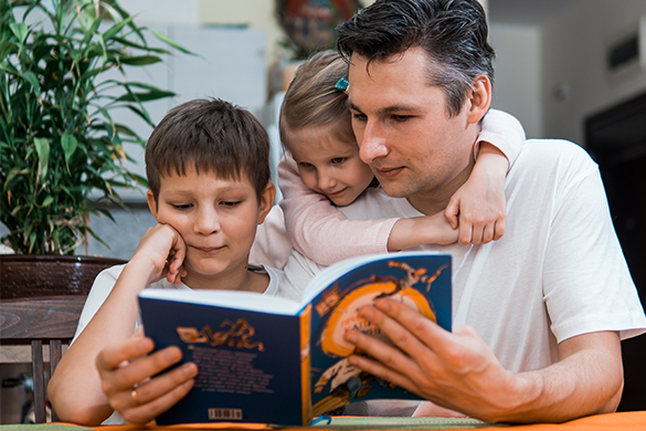 6 Manfaat Yang Didapat Dari Membacakan Buku Untuk Anak