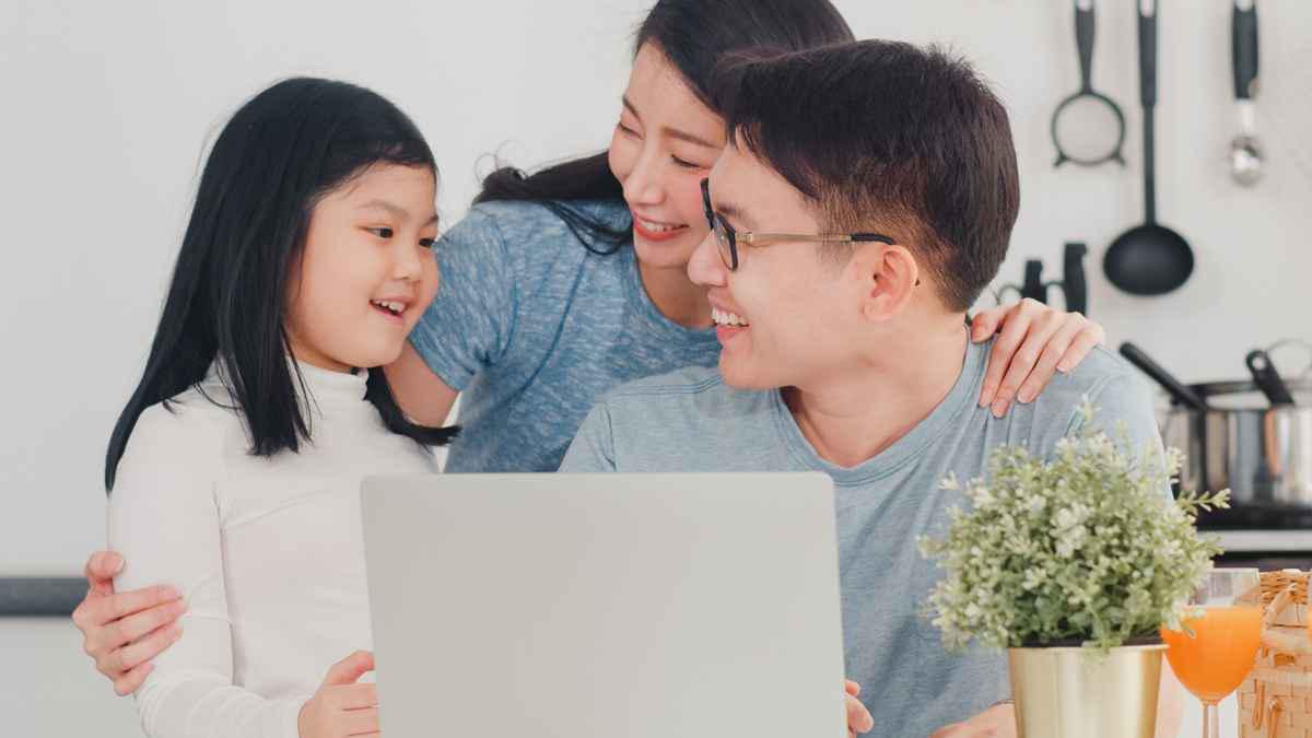 17 Cara Membuat Anak Bahagia lewat Tindakan dan Ucapan, Yuk Terapkan