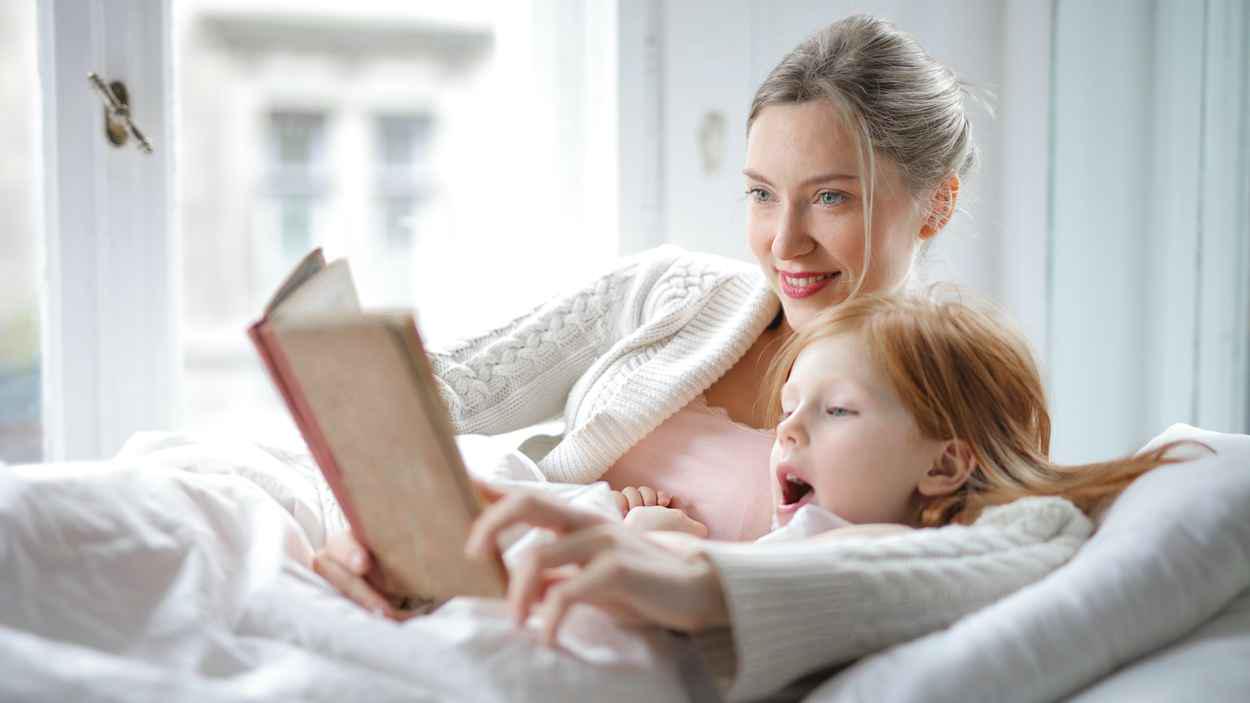 7 Cara Mengenalkan Huruf pada Anak, Lebih Seru dengan Permainan