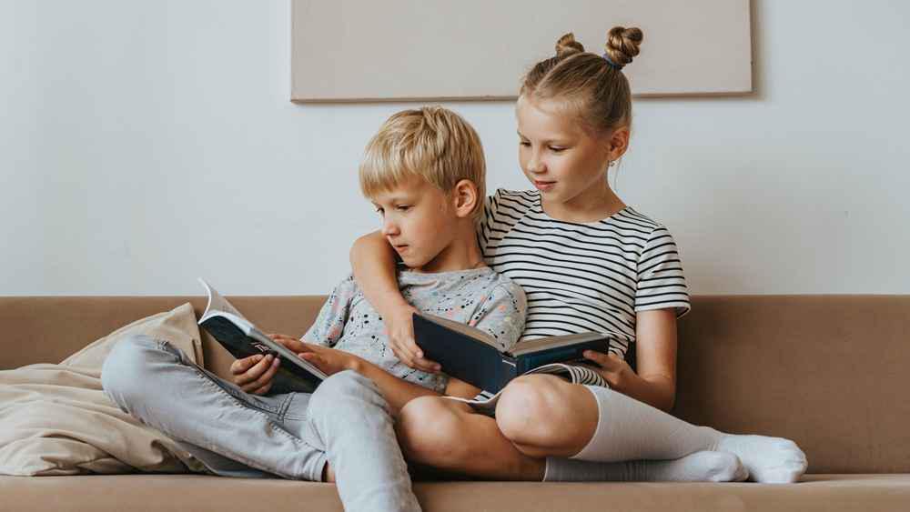 5 Manfaat Mengenalkan Karya Sastra pada Anak, Biar Hobi Membaca