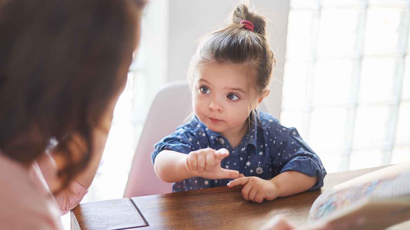 5 Cara Mengajari Anak Berpendapat di Depan Umum, Harus Berani