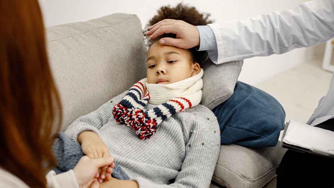 7 Pertolongan Anak Sakit saat Liburan, Siap Sedia Pengobatan Awal