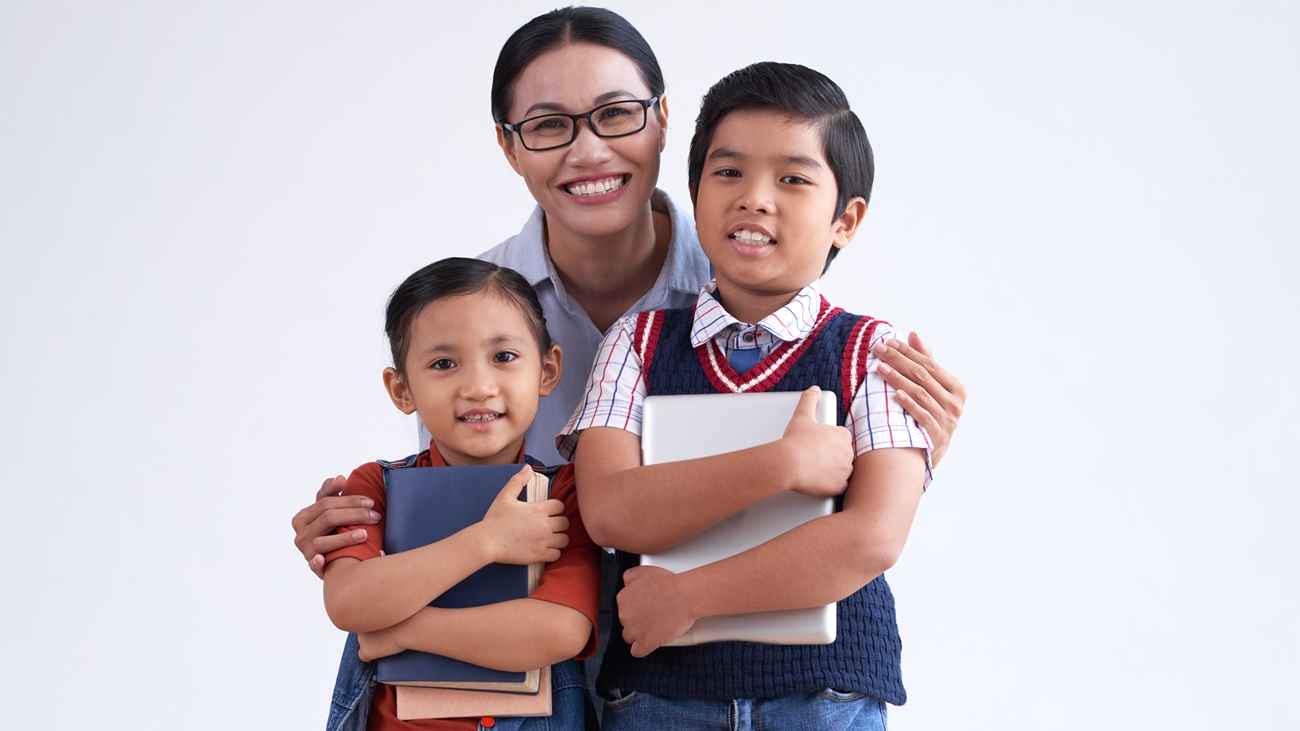 5 Cara Atasi Anak yang Cemas ke Sekolah, Beri Pendampingan