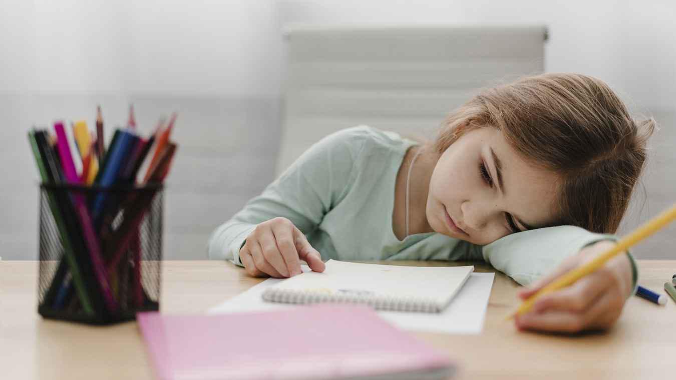 7 Cara Hadapi Anak Malas Belajar, Ketahui Penyebabnya