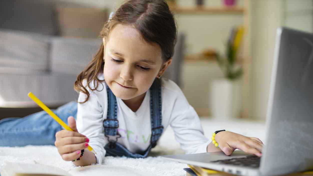 7 Cara Mengatur Waktu Belajar Anak, Buat Agenda Harian